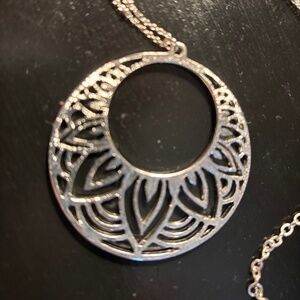Silver pendant necklace